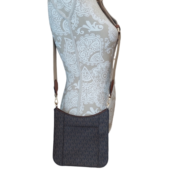 Michael Kors Brown Briley Small Logo Messenger Bag - Picture 2 of 8